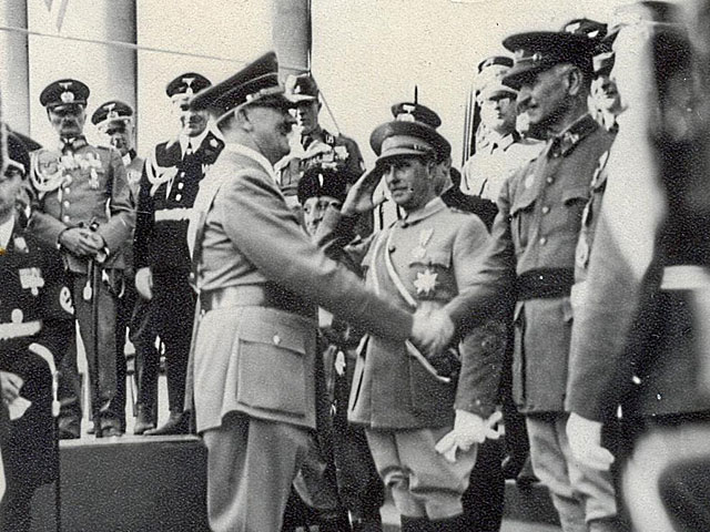 El general Queipo de Llano saluda a Adolf Hitler en un viaje oficial a Berlín, al poco de acabar la Guerra Civil